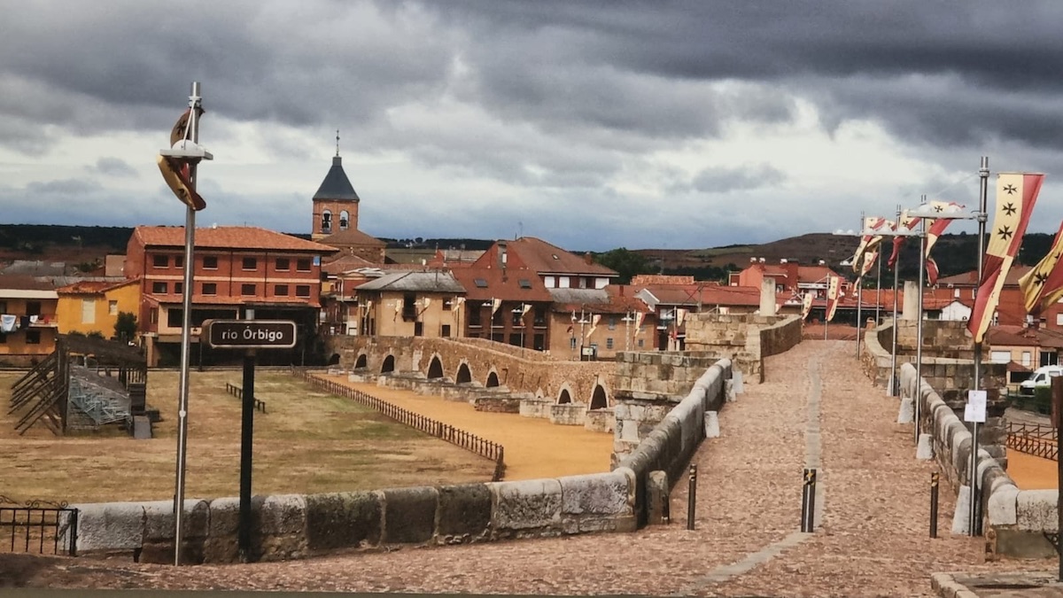 Paso honroso sobre el río Orbigo (León) ©Piescu