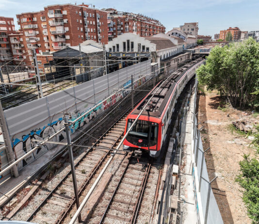 Trenes de cercanías en Cataluña @123RF