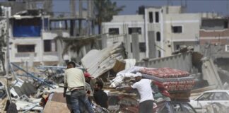 Gazatíes forzados a desplazarse por órdenes isralíes de evacuación llevan consigo todas las pertenencias que pueden sin saber a dónde dirigirse ©UNRWA