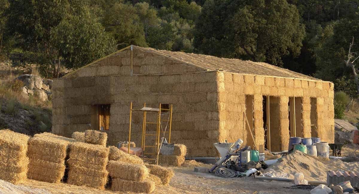 Quinta de Marvao construida con pacas de paja