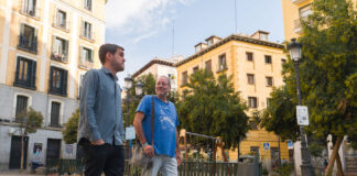 Nacarino y Villalobos en una plaza de Madrid este 1OCT2024