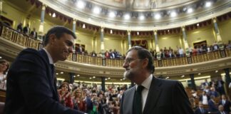 Pedro Sánchez recibe la felicitación de Mariano Rajoy tras la moción de censura. 1JUN2018