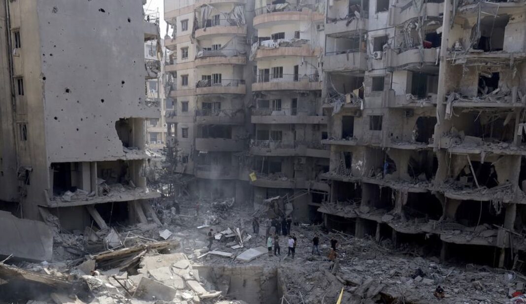 © UNICEF/Dar al Mussawir/Ramzi Haidar Un suburbio del sur de Beirut yace en ruinas después de ser blanco de ataques aéreos