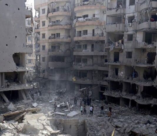 © UNICEF/Dar al Mussawir/Ramzi Haidar Un suburbio del sur de Beirut yace en ruinas después de ser blanco de ataques aéreos