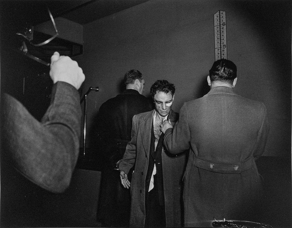 Weegee: Anthony Espósito fichado como sospechoso de asesinato, 1941