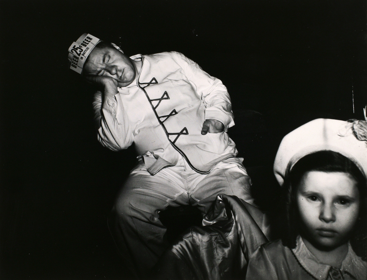 Weegee: Durmiendo en el circo, 1943