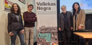 Inauguración de la tercera edición de Vallekas Negra. De izq. a der.: Marta Sánchez, presidenta del Ateneo Republicano de Vallecas; Ignacio Marín, director de Vallekas Negra; el escritor Manuel Rivas, y la artista Gem Díaz.