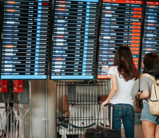 Aeropuerto-panel-vuelos