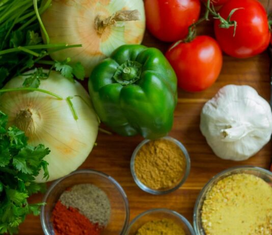 Verduras y especies en el Mercado de Orcasitas