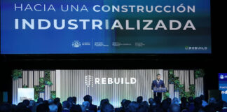 El presidente del Gobierno, Pedro Sánchez, durante su intervención en la 8ª edición de la Feria del sector de la edificación y la construcción REBUILD. | Pool Moncloa/Fernando Calvo. IFEMA, Madrid - 24.4.2025