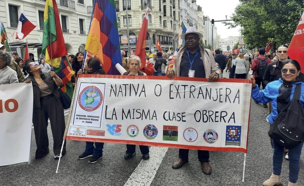 1MAY2025, trabajadores inmigrantes en la Gran Vía de Madrid ©Julio-Feo