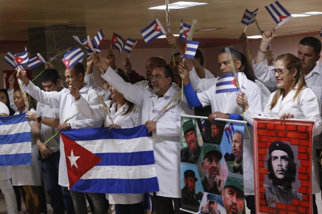 Médicos cubanos regresan de Bolivia tras una misión de cooperación ©Jorge Luis Baños : IPS