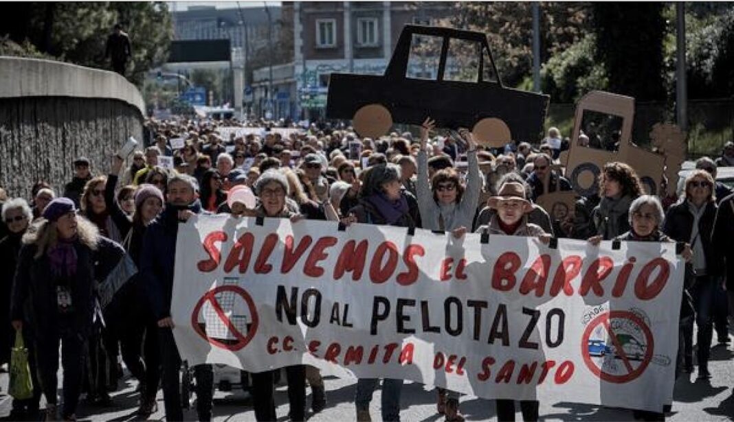 Vecinos contra el pelotazo Ermita del Santo ©El-Salto