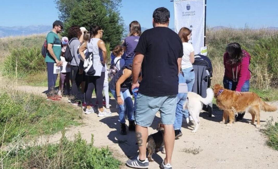23SEP2023: Vecinos de Alcobendas en los terrenos del antiguo vertedero, que ahora se promueve como «Parque Forestal Fuente Lucha Nodo de Hábitats».