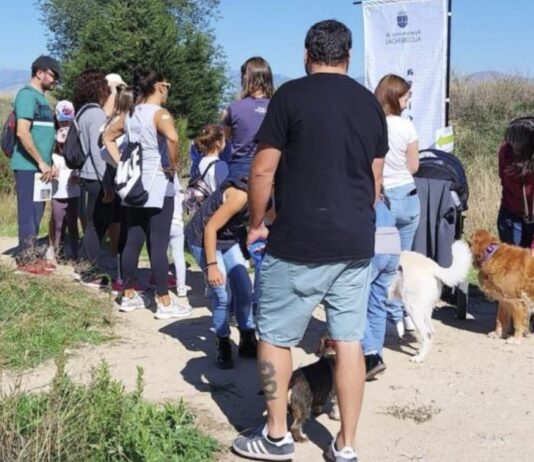 23SEP2023: Vecinos de Alcobendas en los terrenos del antiguo vertedero, que ahora se promueve como «Parque Forestal Fuente Lucha Nodo de Hábitats».