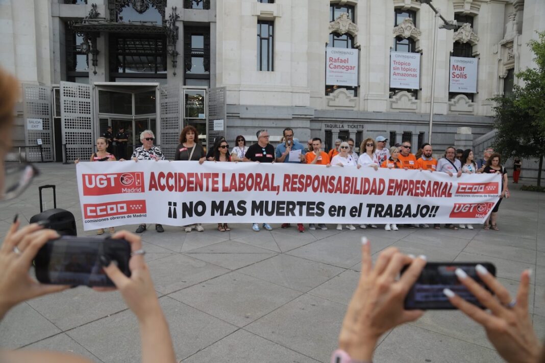 UGT y CCOO protestan ante el Ayuntamiento de Madrid por la siniestralidad laboral 9JUN2025