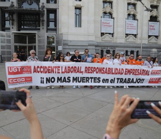 UGT y CCOO protestan ante el Ayuntamiento de Madrid por la siniestralidad laboral 9JUN2025