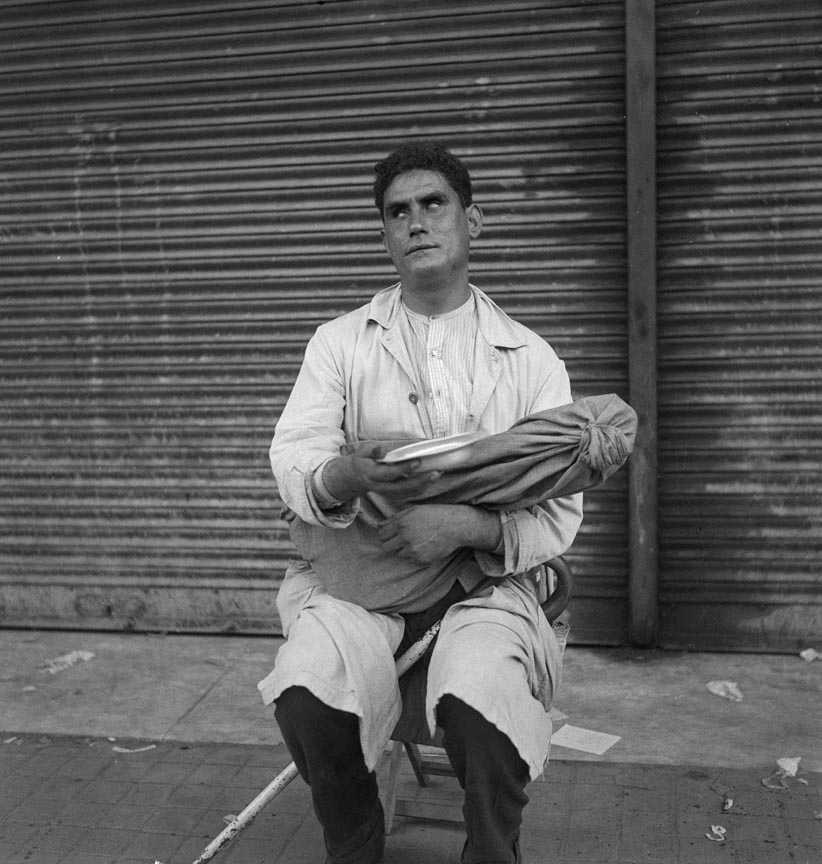 Músico en una calle de Barcena 1933