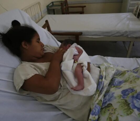 Maternidad adolescente en Cuba ©Jorge Luis Baños IPS