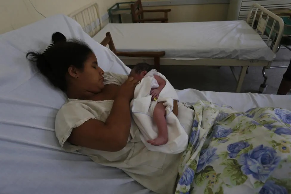 Maternidad adolescente en Cuba ©Jorge Luis Baños IPS