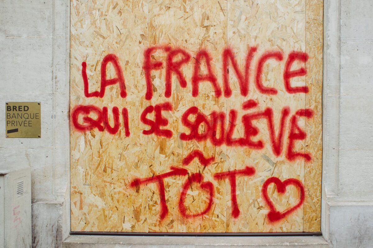 La Francia que se subleva temprano.