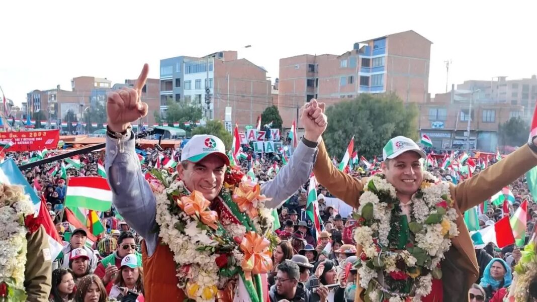 Rodrigo Paz y Edman Lara en un acto electoral