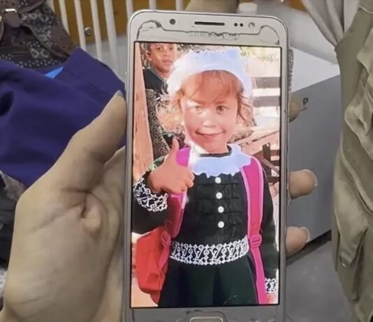 Jana en una foto mostrada por la madre ©Unicef