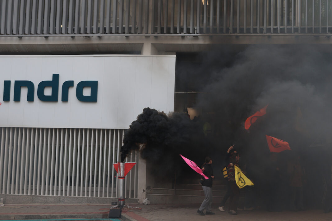 Indra activistas ExRb misil humo ©AlbertoAstudillo