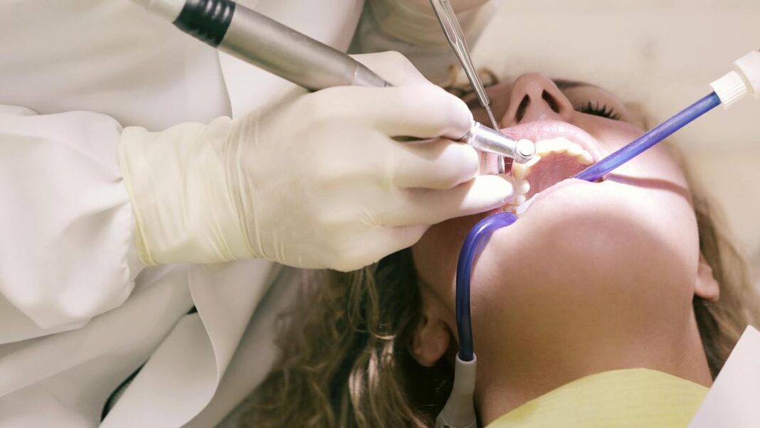 Dentista en el Barrio del Pilar ©pexels-photo
