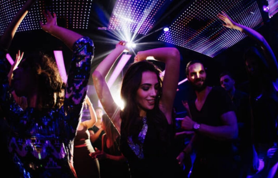 Gente de fiesta ©archivopub