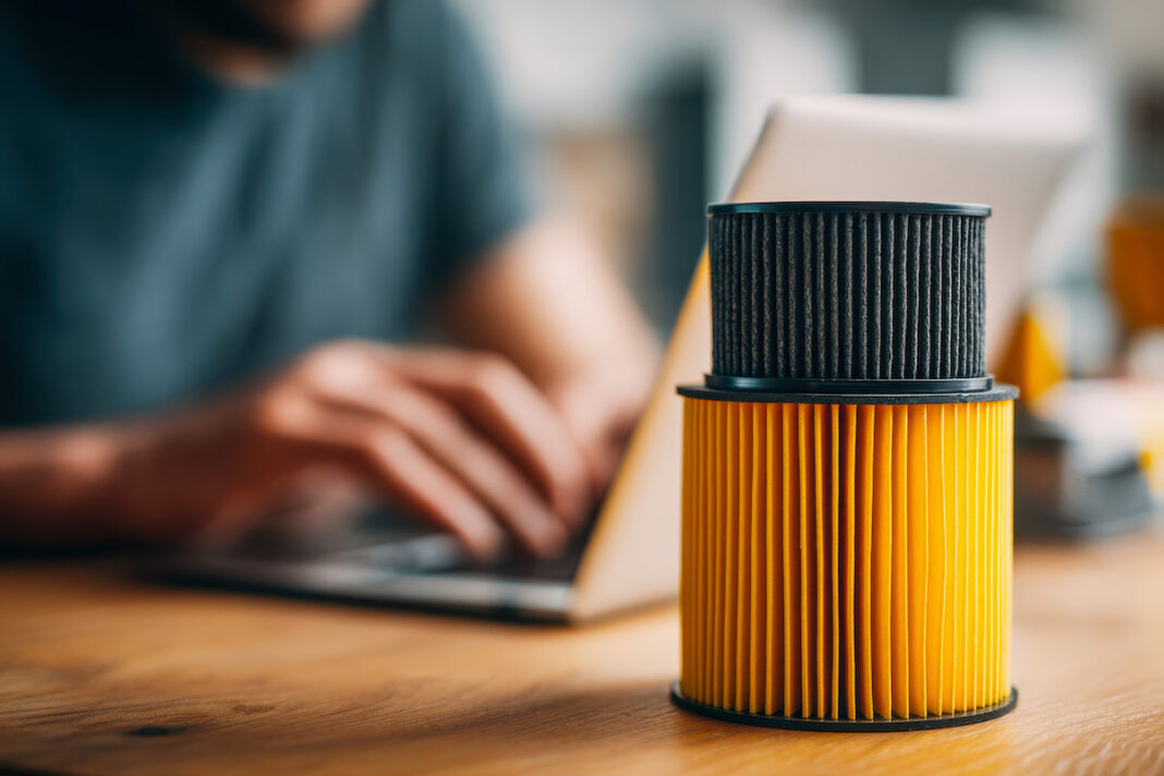 Motor filtros aire aceite ©123RF