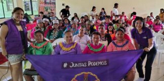 Mujeres del feminista Movimiento Manuela Ramos ©Mano Alzada