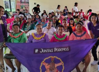 Mujeres del feminista Movimiento Manuela Ramos ©Mano Alzada