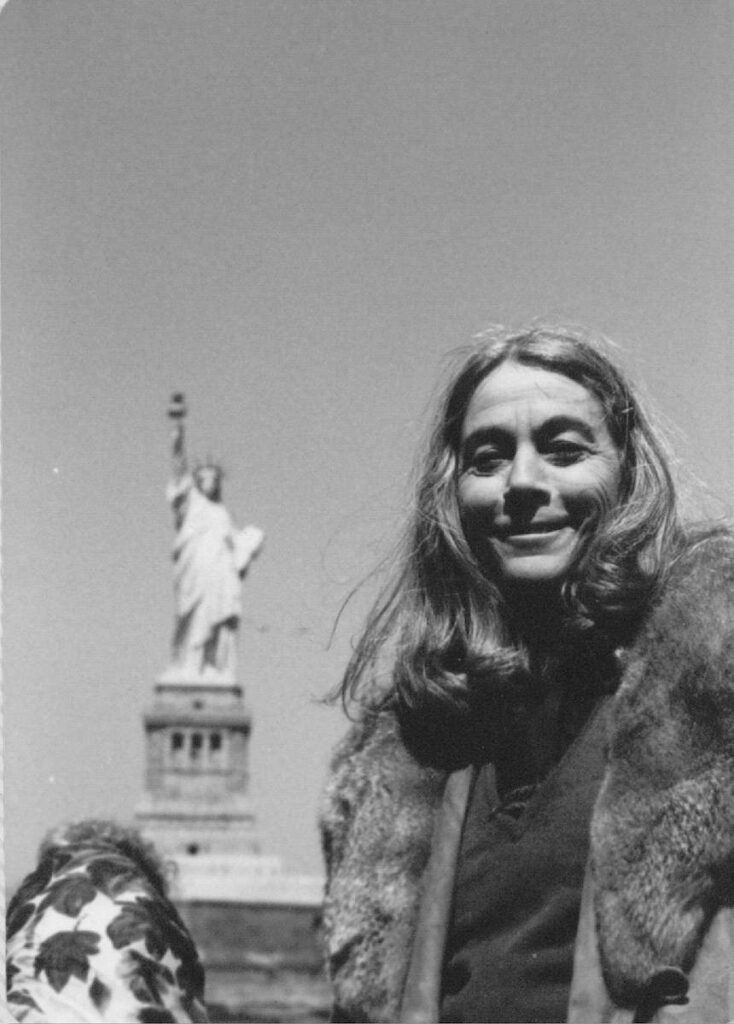 Martín Gaite visita la Estatua de la Libertad en su primera estancia neoyorquina. Abril de 1979. Archivo Carmen Martín Gaite (Junta de Castilla y León). ACMG, 87, 41.