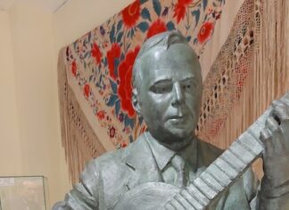 Juan Breva: La primera peña flamenca de España Busto de Juan Breva en el Museo de Flamenco ©teresa.ferher