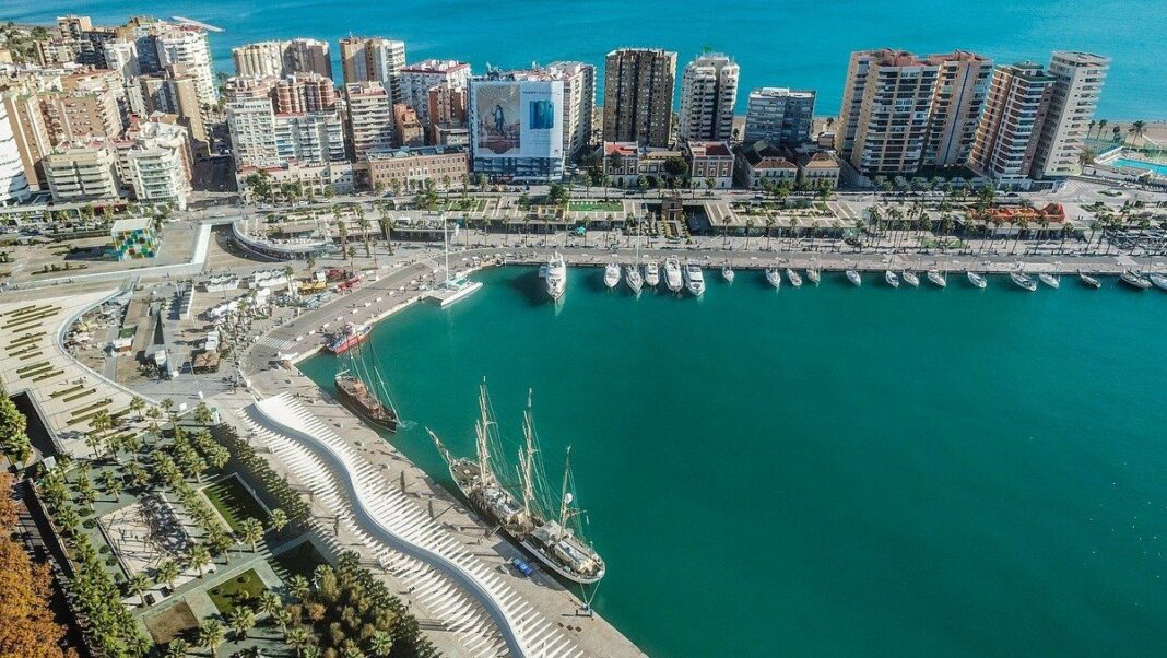 malaga-3839410_1280