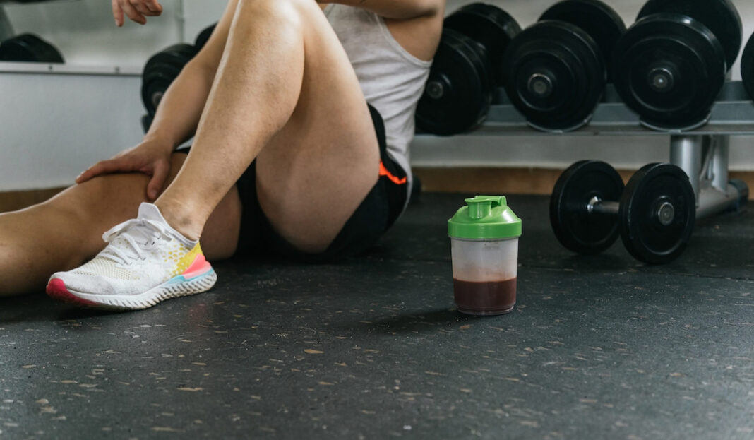 Deporte gimnasio aminoacidos ©123RF