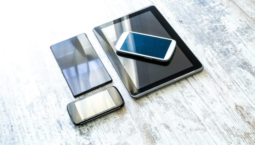 Moviles-complementos-©123RF