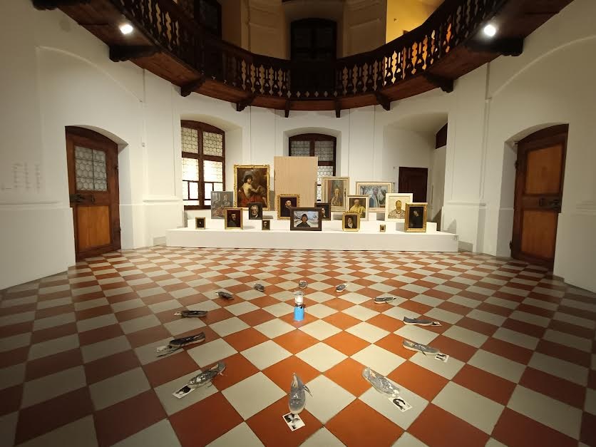 MAH Suiza. Exposición Carta Blanca. Sala de retratos. John M Armleder