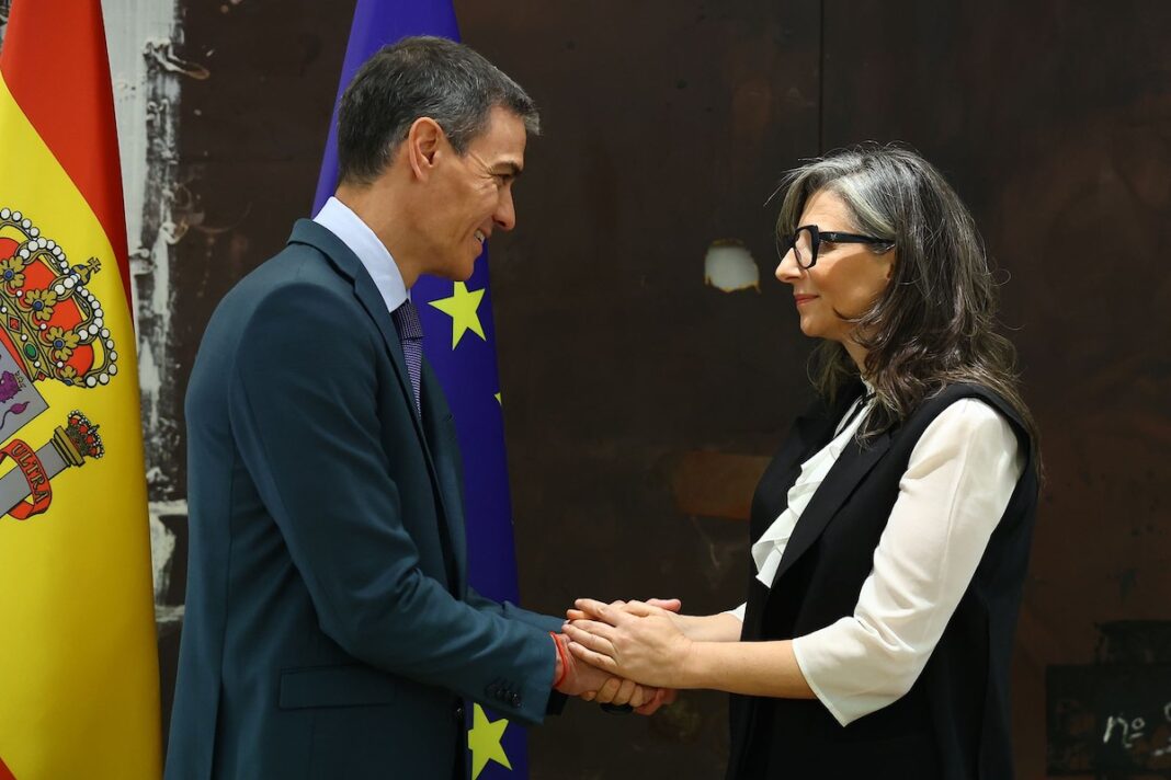 Pedro Sánchez con Francesca Albanese ©Pool Moncloa:Fernando Calvo 7.5.2026