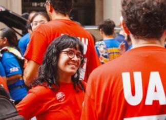 Claire Valdez en la campaña al Congress por NY