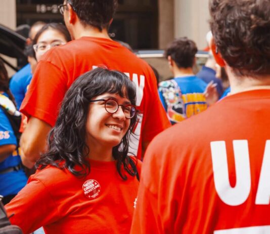 Claire Valdez en la campaña al Congress por NY