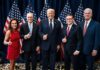 Donald Trump junto al liderazgo republicano de la Cámara de Representantes, en marzo de 2026. La semana ha mostrado nuevas grietas en el apoyo congresual al presidente ©Office of Speaker Mike Johnson / Wikimedia Commons / Dominio público.