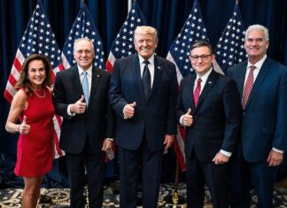 Donald Trump junto al liderazgo republicano de la Cámara de Representantes, en marzo de 2026. La semana ha mostrado nuevas grietas en el apoyo congresual al presidente ©Office of Speaker Mike Johnson / Wikimedia Commons / Dominio público.