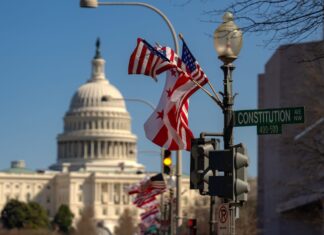 El Congreso evita el cierre antes de las midterms pero deja la deuda sin resolver
