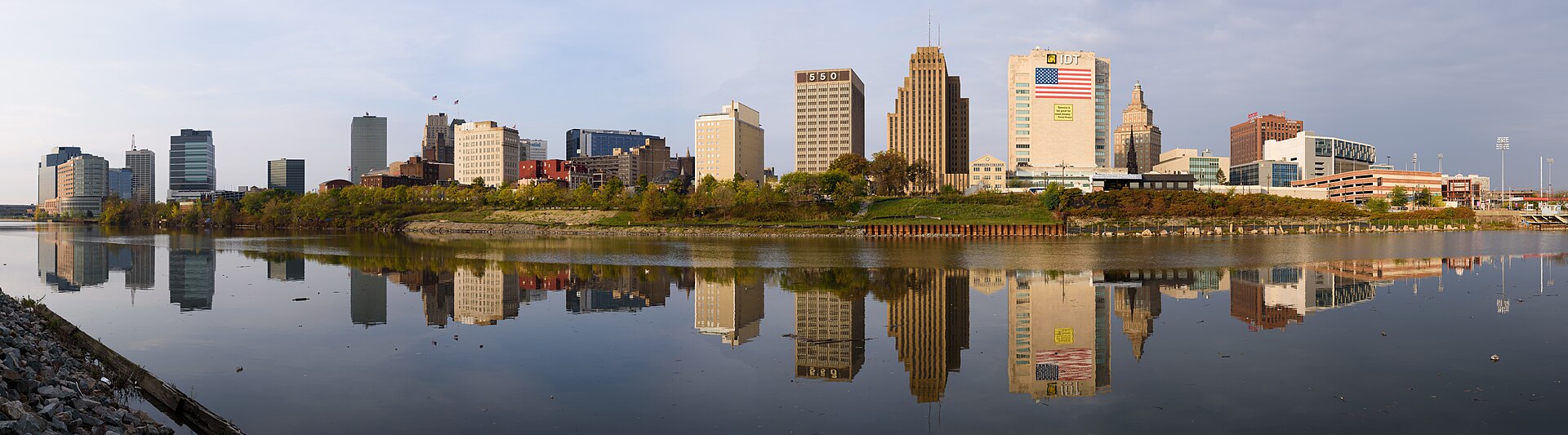 EEUU Newark panoramica OCT2016 ©CM EEUU Newark King of Hearts © Wikimedia Commons