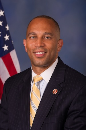 Hakeem Jeffries, líder de la minoría demócrata en la Cámara de Representantes, visitó Delaney Hall junto a legisladores de Nueva Jersey