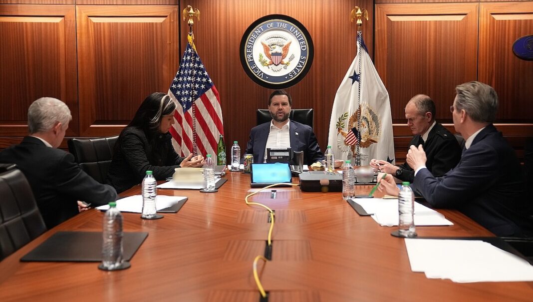 JD Vance sesión sobre US. Military Operations in Iran 28FEB2026 ©Casa Blanca : Wikimedia Commons