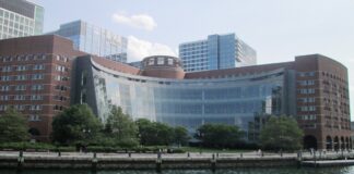El tribunal federal John Joseph Moakley, en Boston, sede del fallo que bloqueó gran parte de la orden electoral de Donald Trump