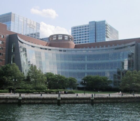 El tribunal federal John Joseph Moakley, en Boston, sede del fallo que bloqueó gran parte de la orden electoral de Donald Trump